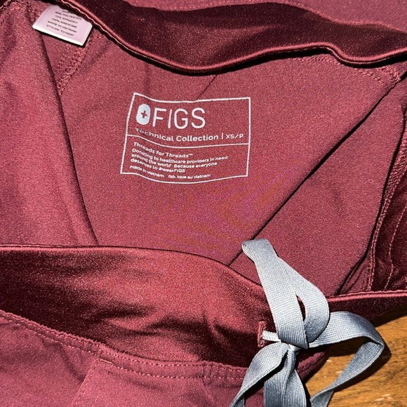 XS maroon FIGS - Picture 3 of 3